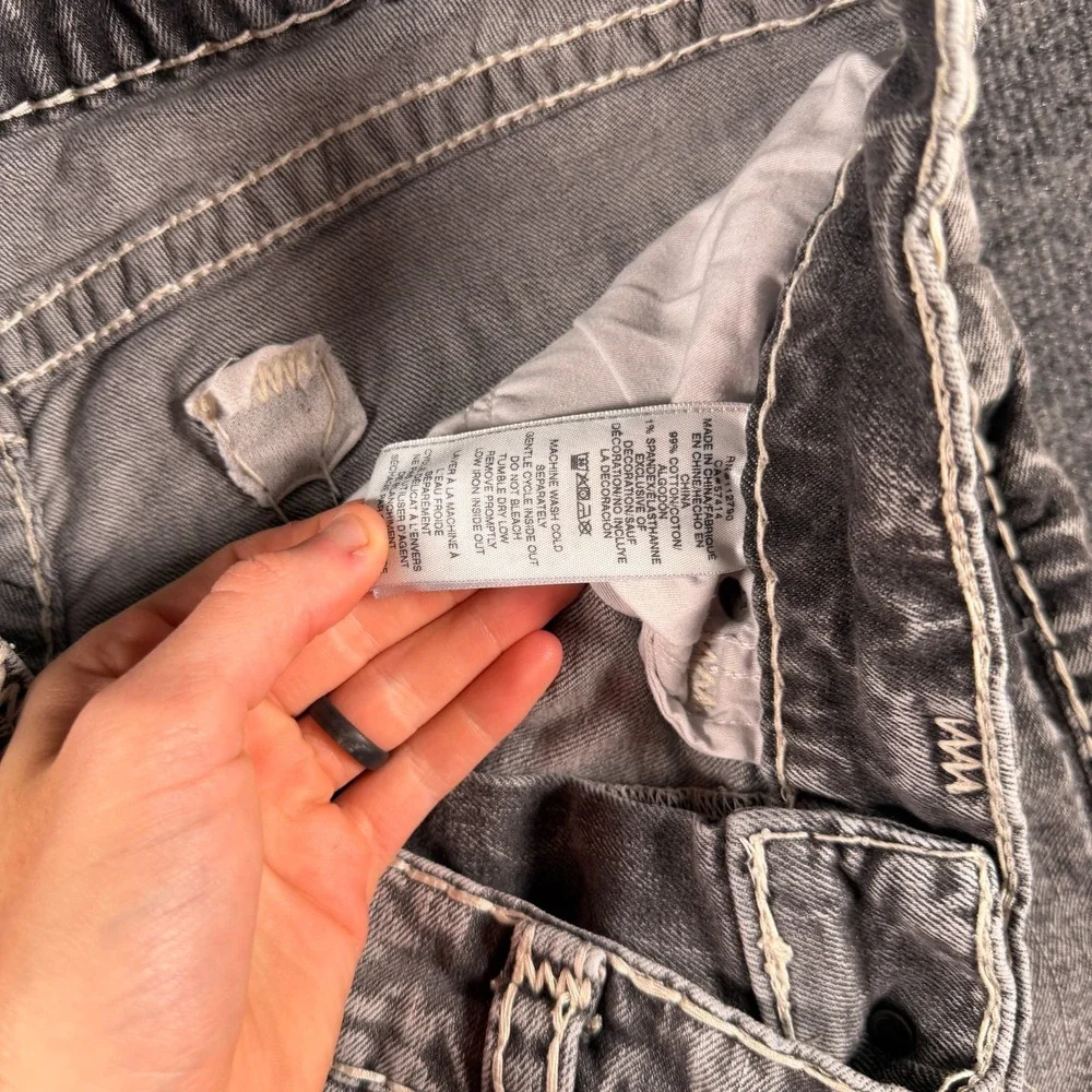 True Religion Ricky Relaxed Straight Gray Denim Shorts 32 Raw Hem Grunge
